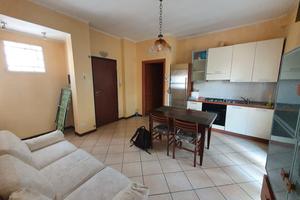 Stanza singola a Biassono posto auto-libera subito