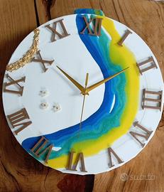 Orologio in resina su tela fatto a mano