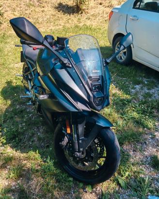 Suzuki gsx 8r