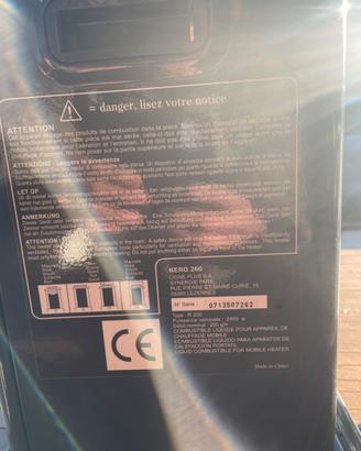 Stufa a petrolio bianco