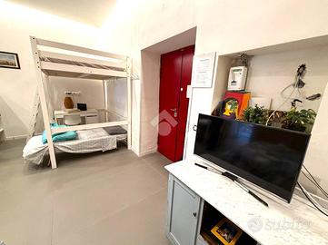 MONOLOCALE A PORTICI