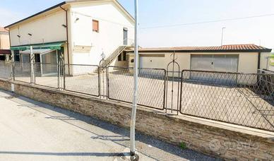 Box / Garage di 31 m² a Copparo