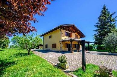 Villa di 284 m² con più di 5 locali e box auto dop