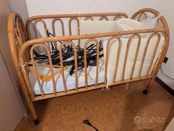 Culla bambù con rotelle e accessori 