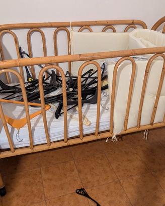 Culla bambù con rotelle e accessori 
