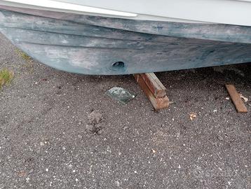 Cabinato SAGA AK 27 senza motore