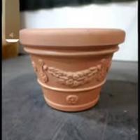 Vaso di plastica di diametro 40 cm alto 30 cm.