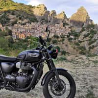 Triumph Bonneville t100 black