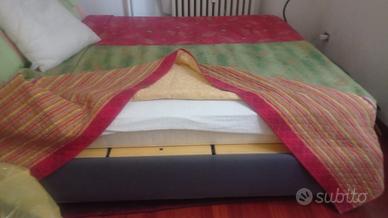 Letto matrimoniale flou in tessuto