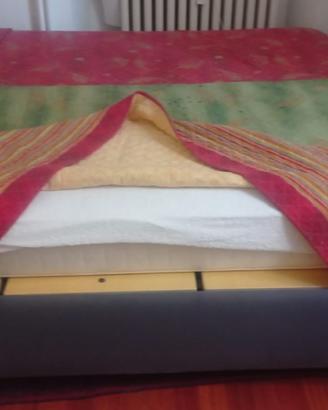 Letto matrimoniale flou in tessuto