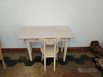 Scrivani e sedia