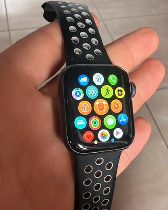 Apple Watch SE 40mm GPS – 32GB – Grigio Siderale