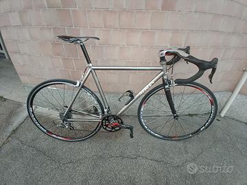 bici da corsa Merlin in titanio 