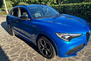 Alfa Romeo Stelvio 2.0 turbo . Sempre in garage .