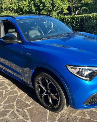 Alfa Romeo Stelvio 2.0 turbo . Sempre in garage .
