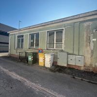 Locale 170 mq uso officina / laboratorio / deposit