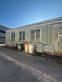 Locale 170 mq uso officina / laboratorio / deposit