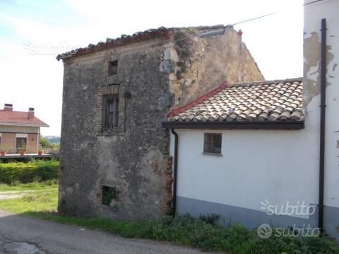 Rudere con terreno - Vista 2