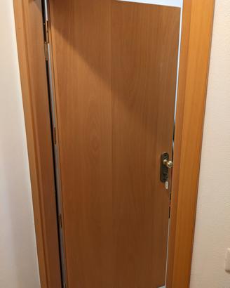 Porta interna in legno completa di telaio, manigli