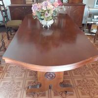 Tavolo in legno con 6 sedie