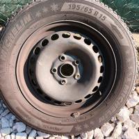 4 cerchi ferro con gomme 