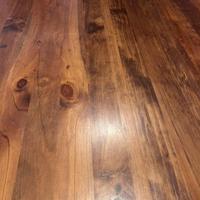 Tavolo in legno e sedie