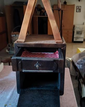 comodino singolo con luce. 