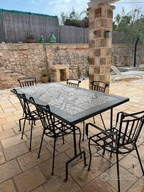 Tavolo esterno e sedie