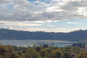 Terreno con affaccio sul lago di Nemi