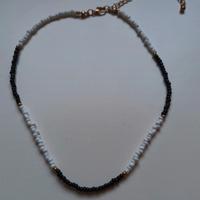 Collana con perline colorate