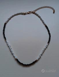 Collana con perline colorate