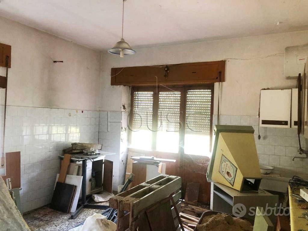 Rustico / Casale di 280 m² con 5 locali e box auto - Vista 5
