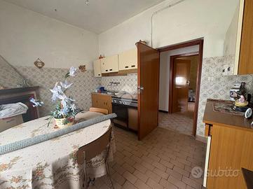 6 LOCALI A MONTE SAN GIOVANNI CAMPANO