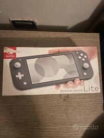 Nintendo switch lite pari a nuova + giochi inclusi