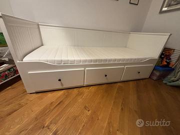 Letto singolo con letto estraibile e cassetti