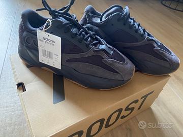 YEEZY BOOST 700