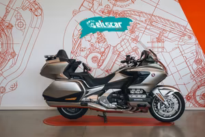 HONDA GL 1800 GOLD WING TOUR