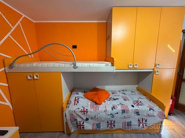 Letto a castello con armadio e letto estraibile