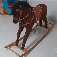 Cavallo a dondolo