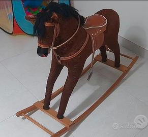 Cavallo a dondolo