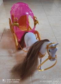 cavallo con carrozza