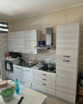 Cucina completa di elettrodomestici