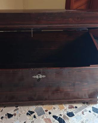 Antica Cassapanca in Legno Massello Bombata