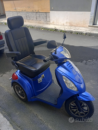 Scooter elettrico a tre ruote