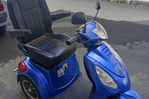 Scooter elettrico a tre ruote