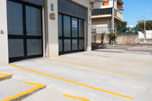 Caltagirone Garace doppio ingresso finestrato