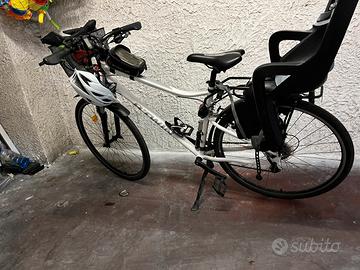 Bicicletta  trekking RIVERSIDE 500