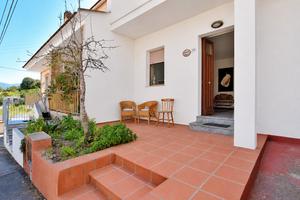 Casa indipendente con cortile a 5 minuti dal mare