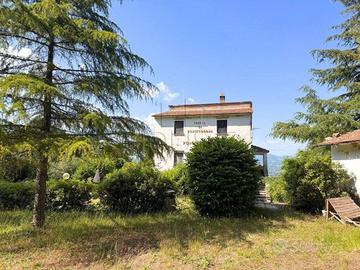 Rustico / Casale di 393 m² con 5 locali e box auto
