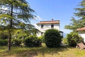 Rustico / Casale di 393 m² con 5 locali e box auto